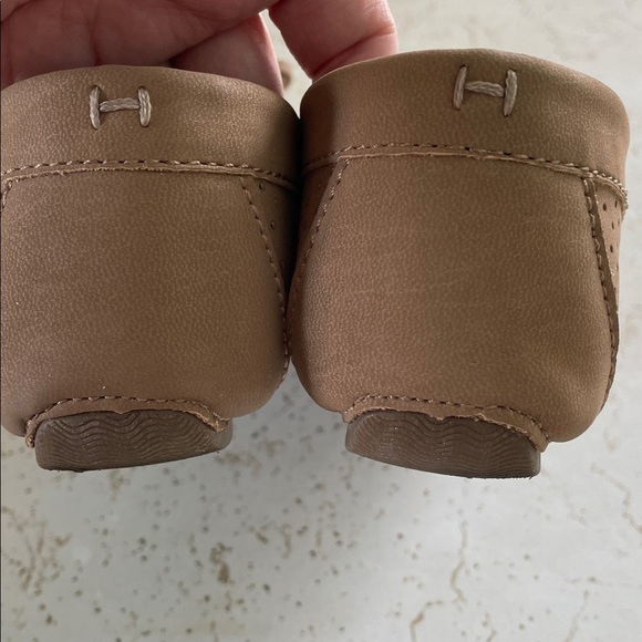 Tommy Hilfiger Tan Perforated Loafers Sz 6 - Picture 4 of 5